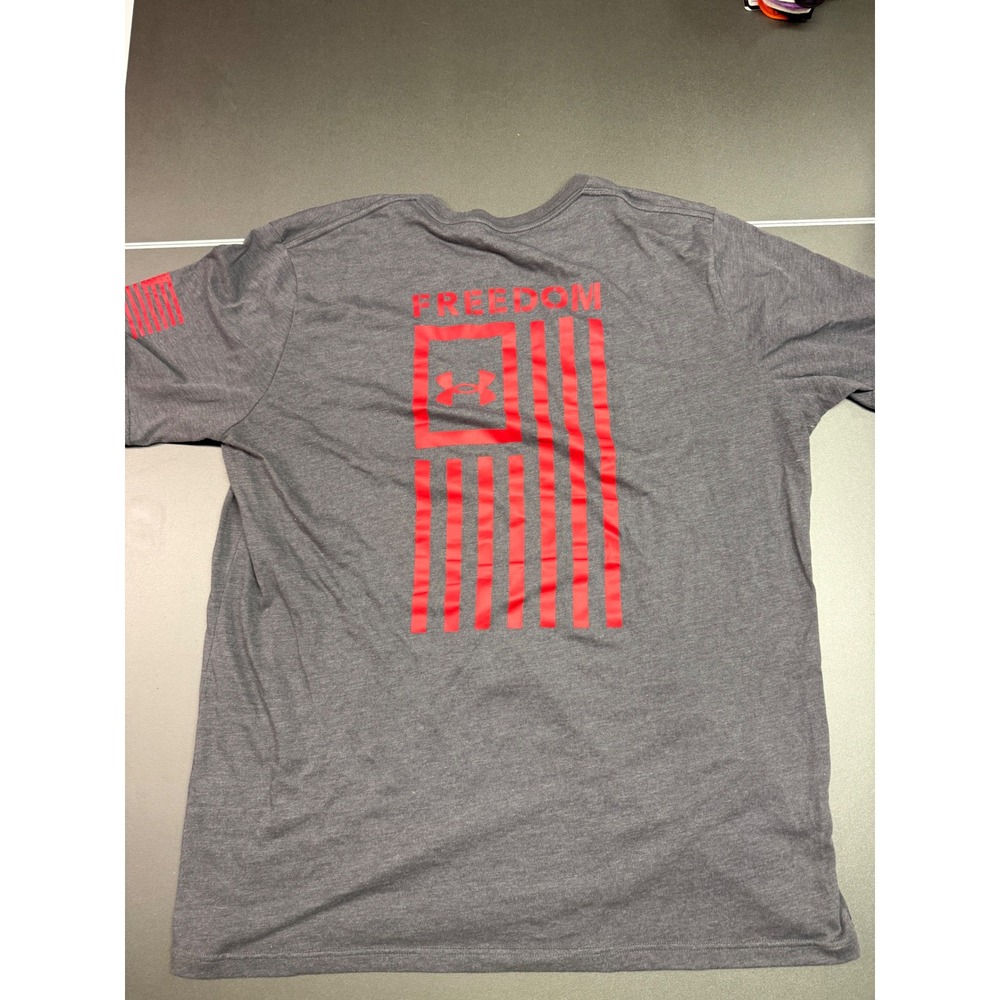 Under Armour Freedom Mens XL Gray Red American Flag Graphic T-Shirt Loose Fit - Picture 1 of 9